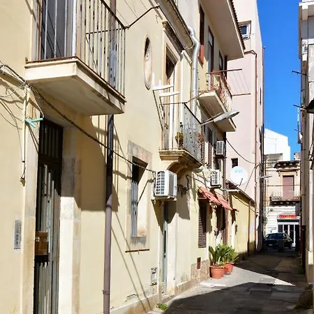 Teseo Siracusa In Ortigia Fuori Dalla Ztl Apartment Syracuse
